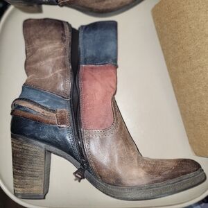 MJUS Colorblock Leather Heeled Boots Size 40